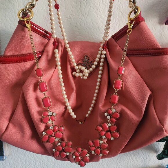 Stunning Peach/Red Accessorized Handbag - Picture 2 of 8